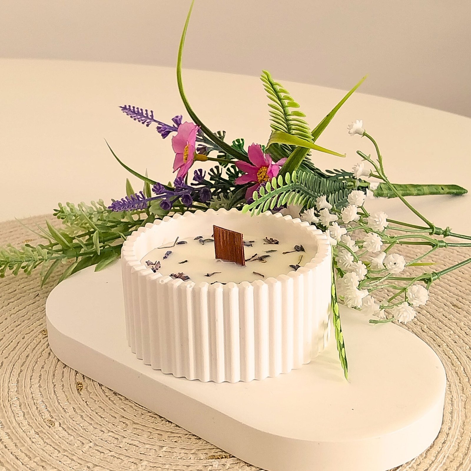 Vela artesanal de lavanda con cera vegetal y aroma relajante