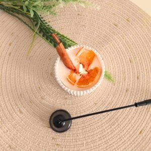 un apaga velas para iluminar tu hogar con amor y paz